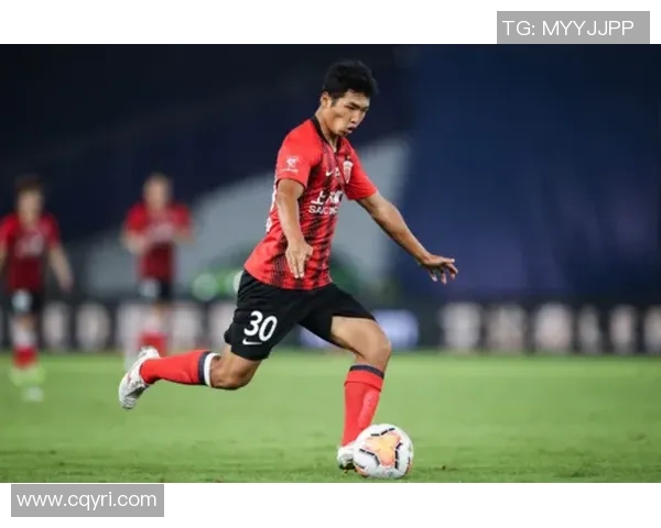 王姓小将崛起足球界新星的成长故事与辉煌成就分析